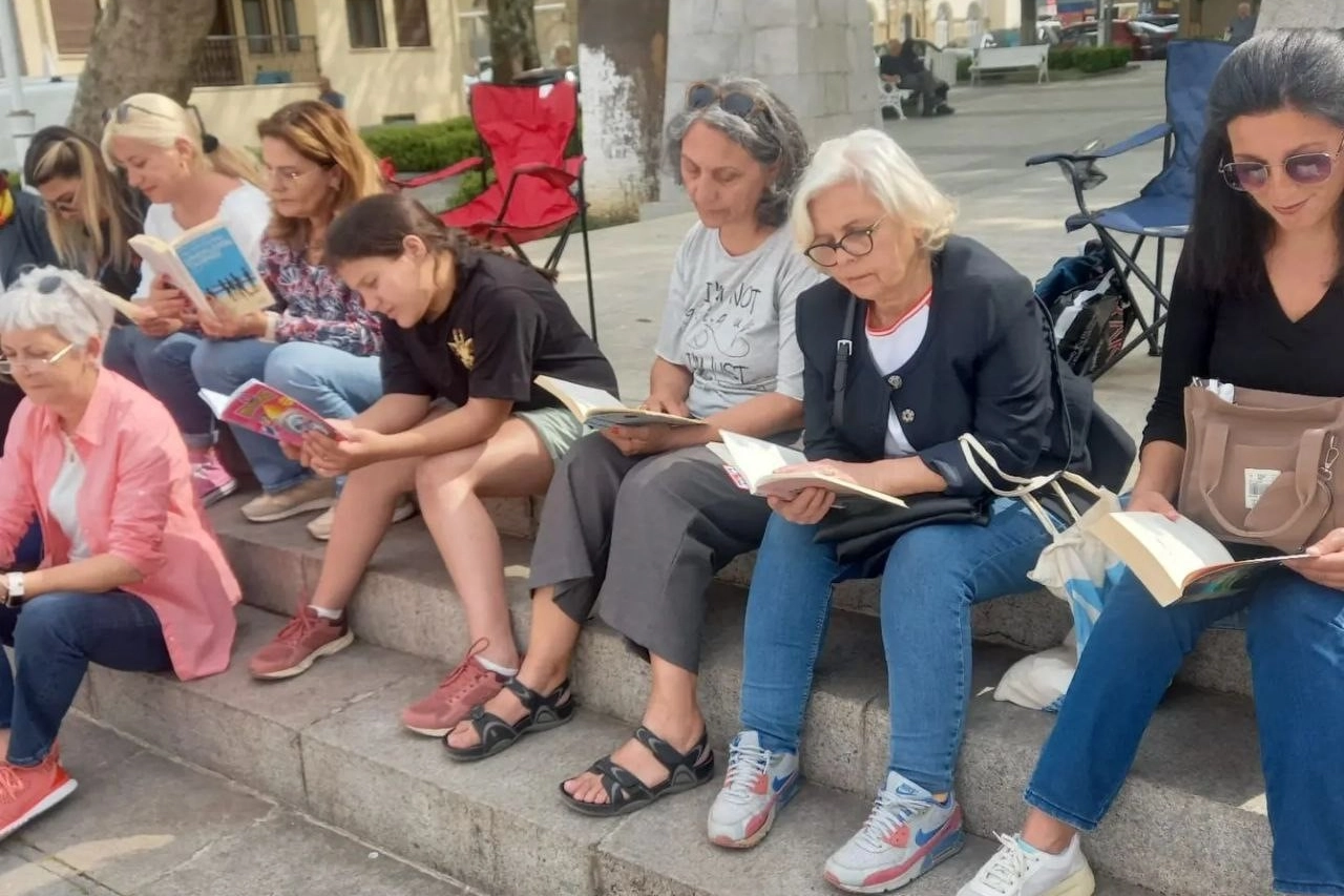 Mudanya'da "Kitabını al da gel" meydanı doldurdu