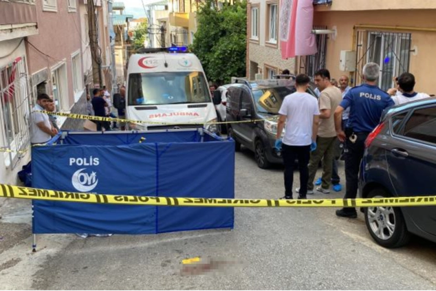 Anten tamiri için çıktığı çatıdan düşerek hayatını kaybetti