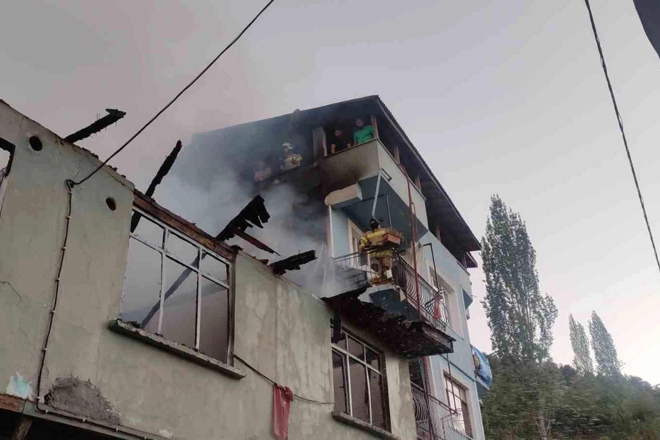 Sobayı yakarken 2 katlı ev kül oldu