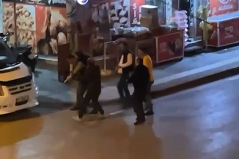 İki grup arasında çıkan kavgada 1 kişi silahla yaralandı