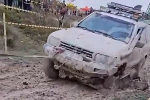 Offroad parkurunda ilginç anlar