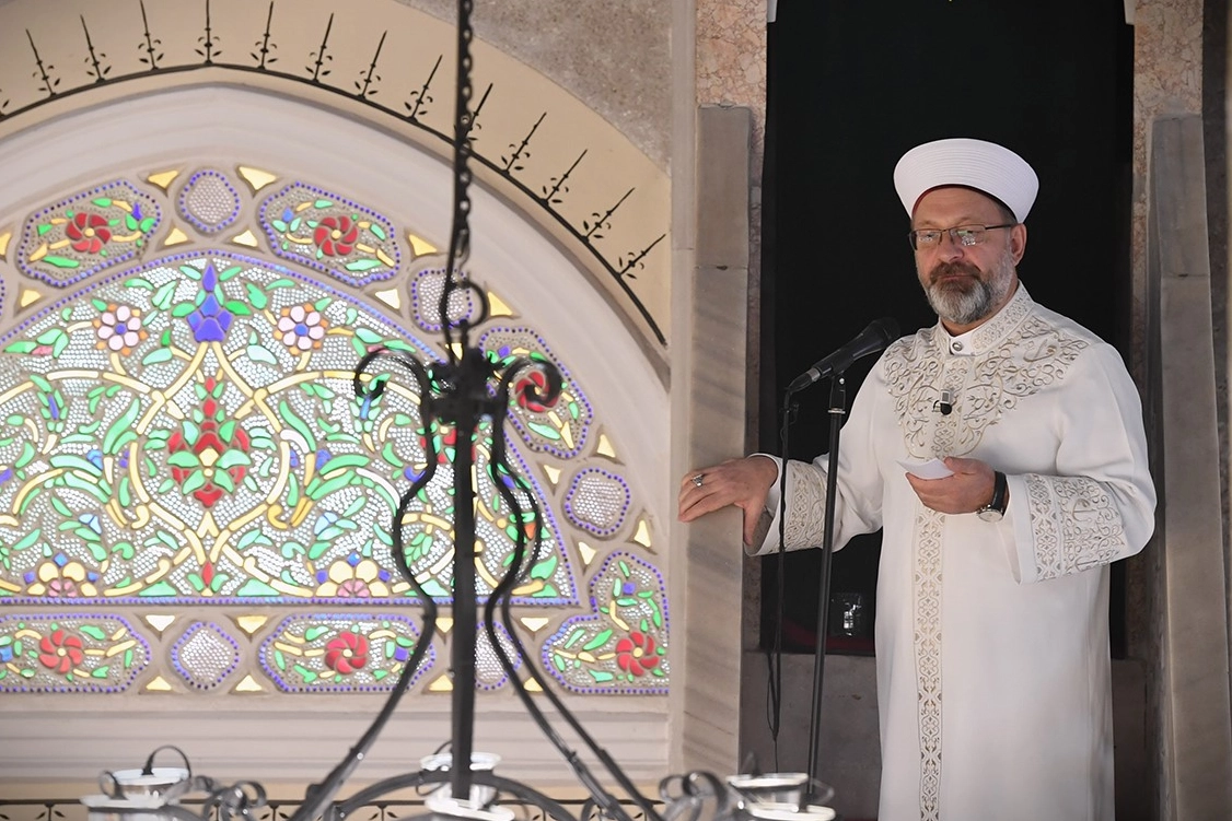 Diyanet İşleri Başkanı Ali Erbaş: 'Karakterimizin gelişmesinde aileden sonra en önemli rolü öğretmenlerimiz üstlenmektedir'