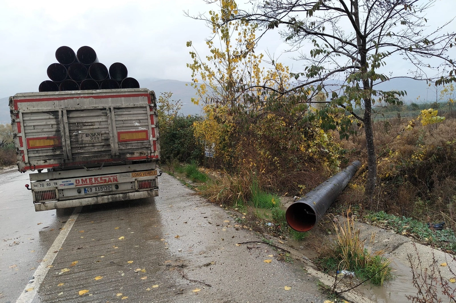 Tırın dorsesinden düşen şahıs ağır yaralandı