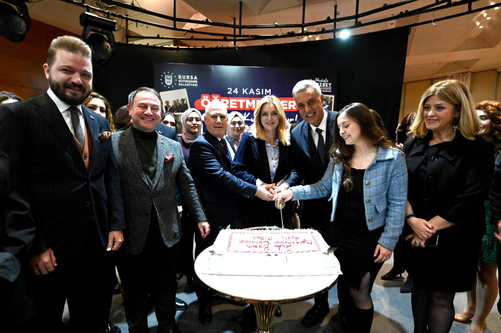 Başkan Bozbey: 'Özverili eğitimcilerle Bursa’nın ve çocukların geleceği emin ellerde'