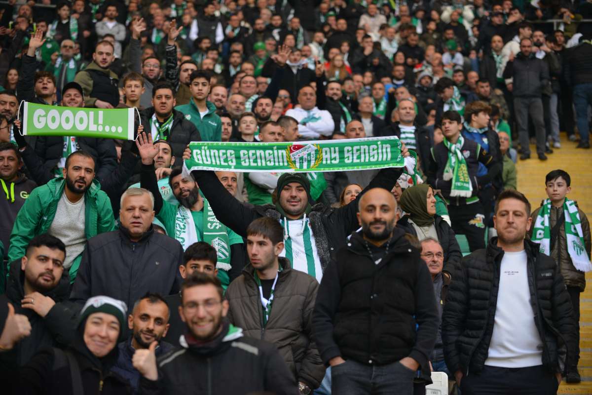 (FOTO GALERİ) BURSASPOR-DÜZCE MAÇINDAN TARAFTAR FOTOĞRAFLARI
