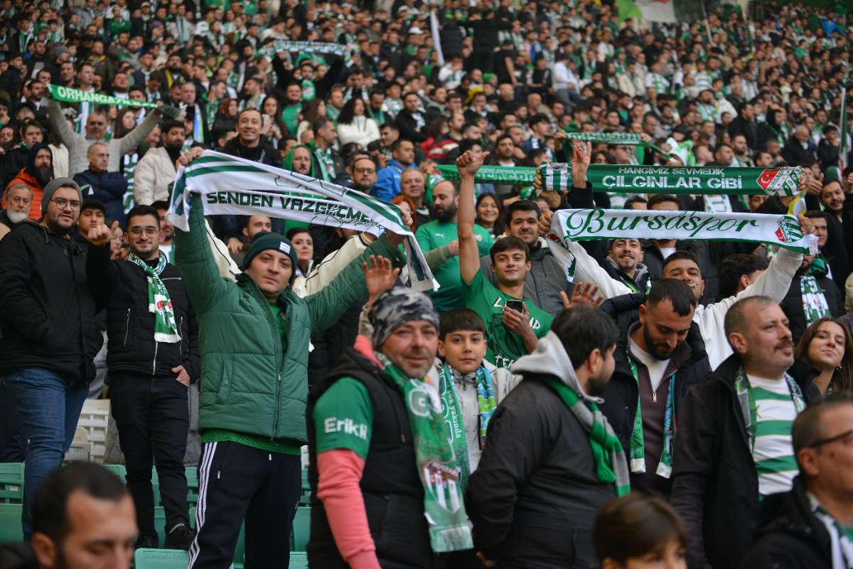 (FOTO GALERİ) BURSASPOR-DÜZCE MAÇINDAN TARAFTAR FOTOĞRAFLARI