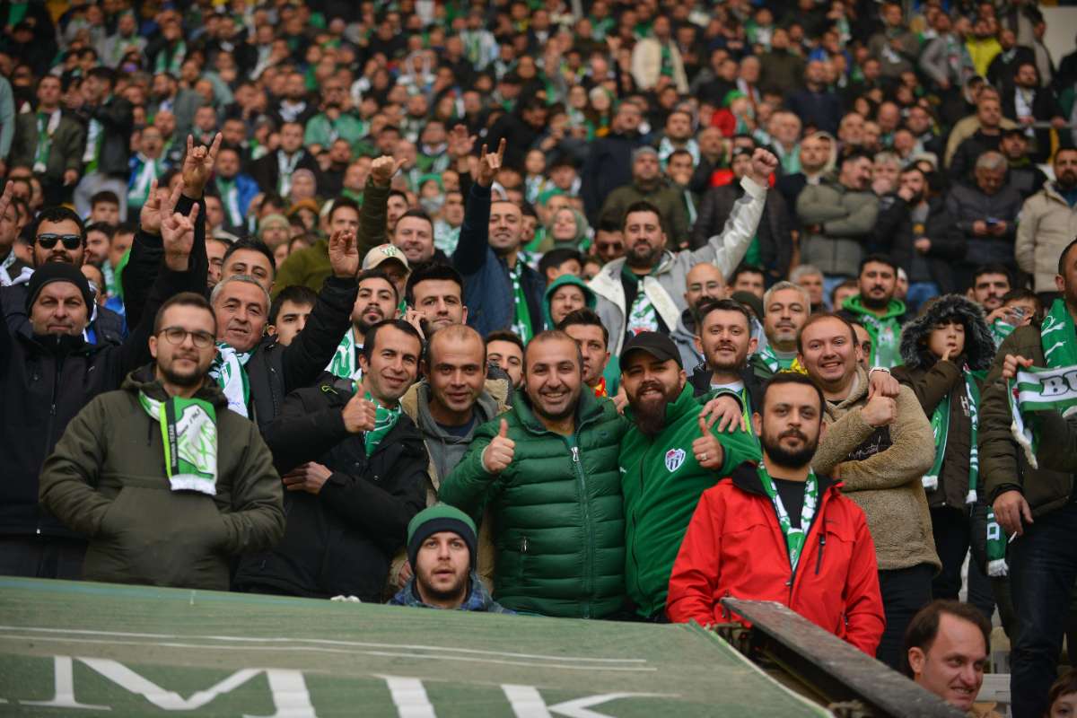 (FOTO GALERİ) BURSASPOR-DÜZCE MAÇINDAN TARAFTAR FOTOĞRAFLARI