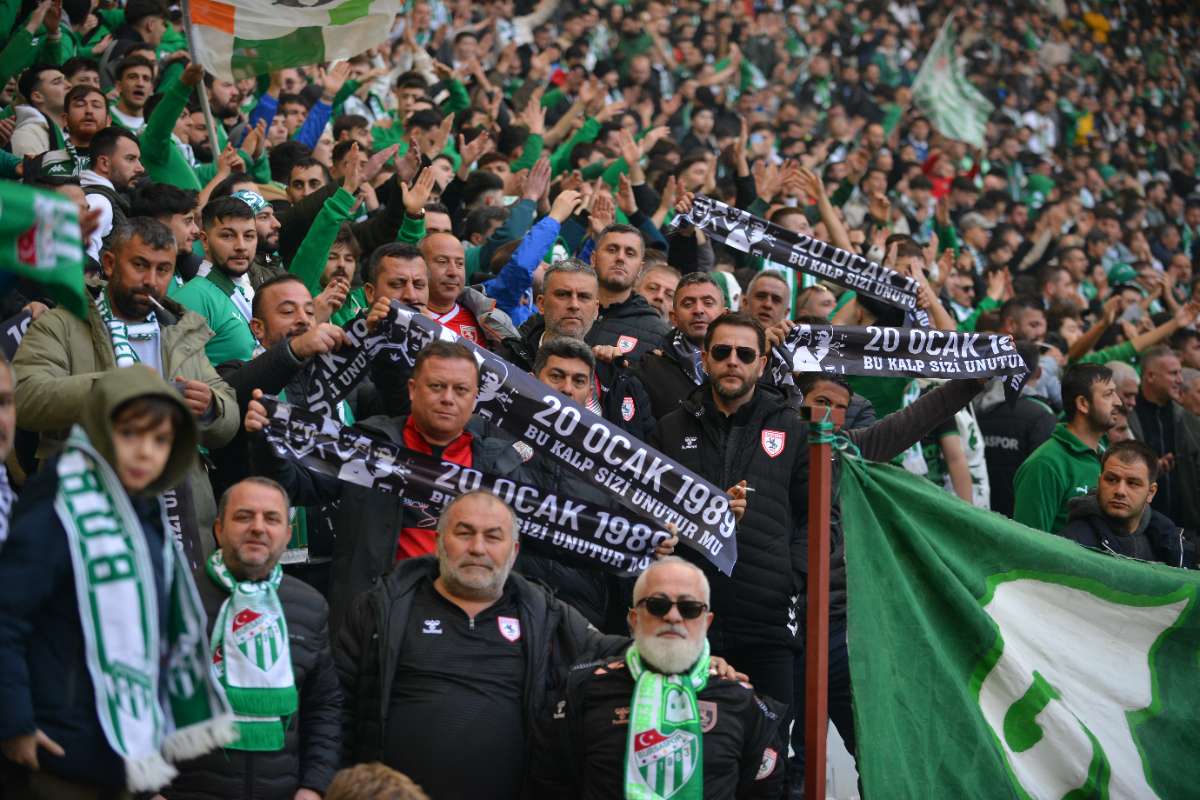 (FOTO GALERİ) BURSASPOR-DÜZCE MAÇINDAN TARAFTAR FOTOĞRAFLARI