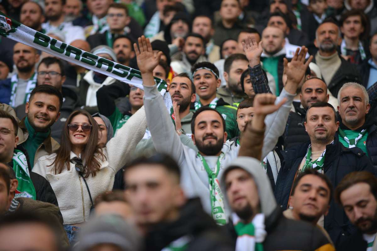(FOTO GALERİ) BURSASPOR-DÜZCE MAÇINDAN TARAFTAR FOTOĞRAFLARI