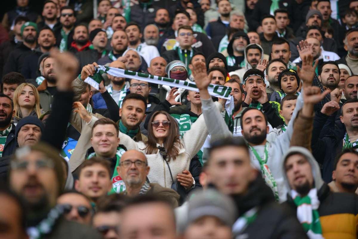 (FOTO GALERİ) BURSASPOR-DÜZCE MAÇINDAN TARAFTAR FOTOĞRAFLARI