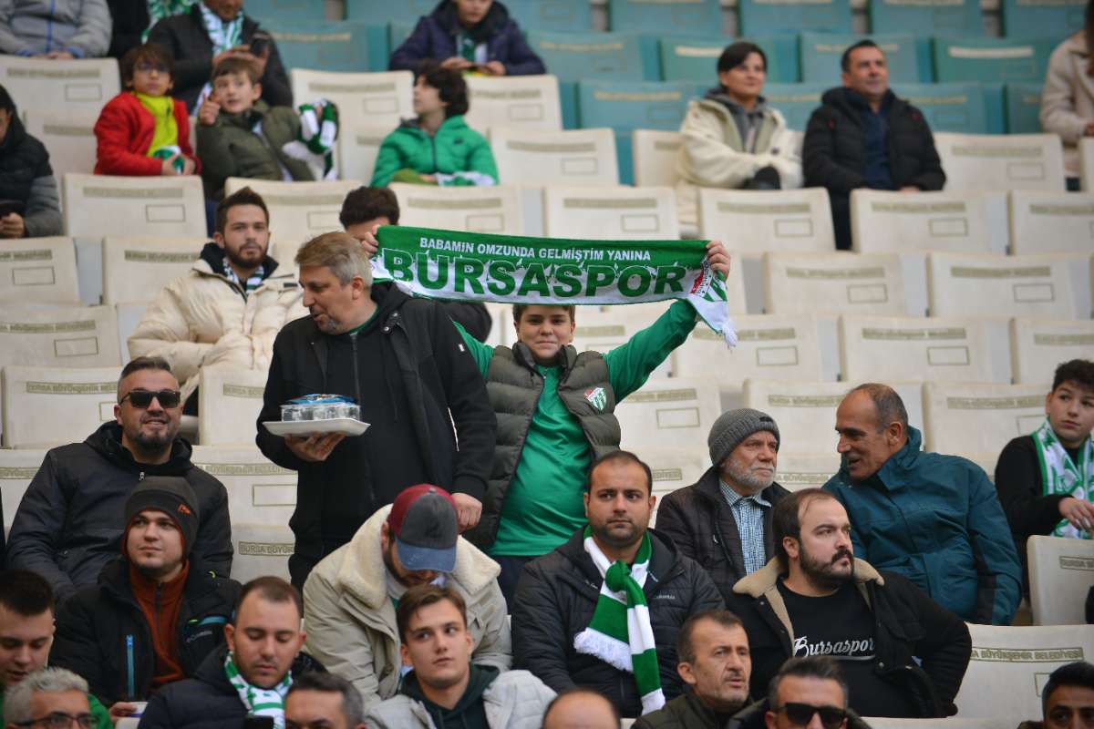 (FOTO GALERİ) BURSASPOR-DÜZCE MAÇINDAN TARAFTAR FOTOĞRAFLARI