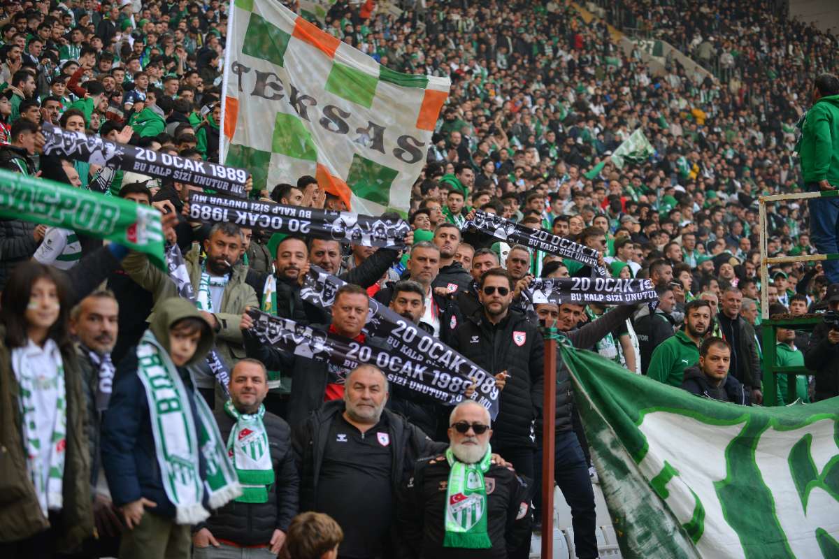 (FOTO GALERİ) BURSASPOR-DÜZCE MAÇINDAN TARAFTAR FOTOĞRAFLARI
