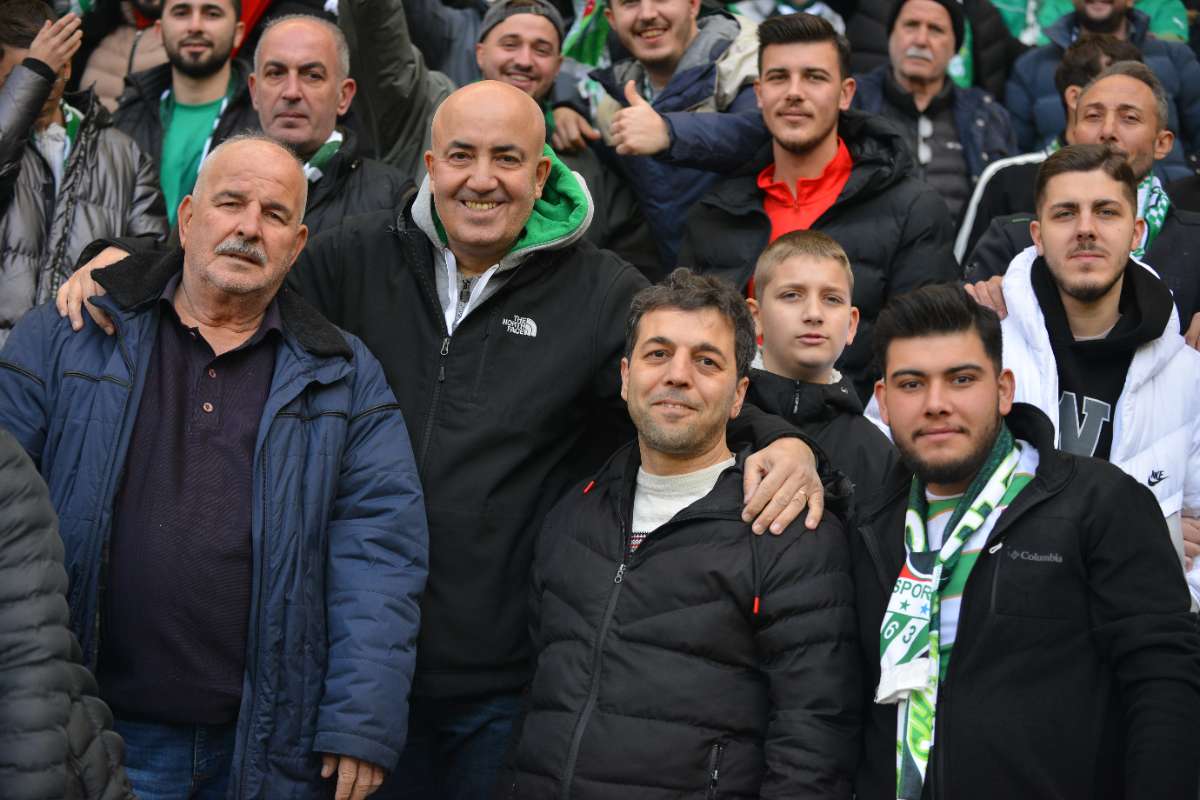 (FOTO GALERİ) BURSASPOR-DÜZCE MAÇINDAN TARAFTAR FOTOĞRAFLARI