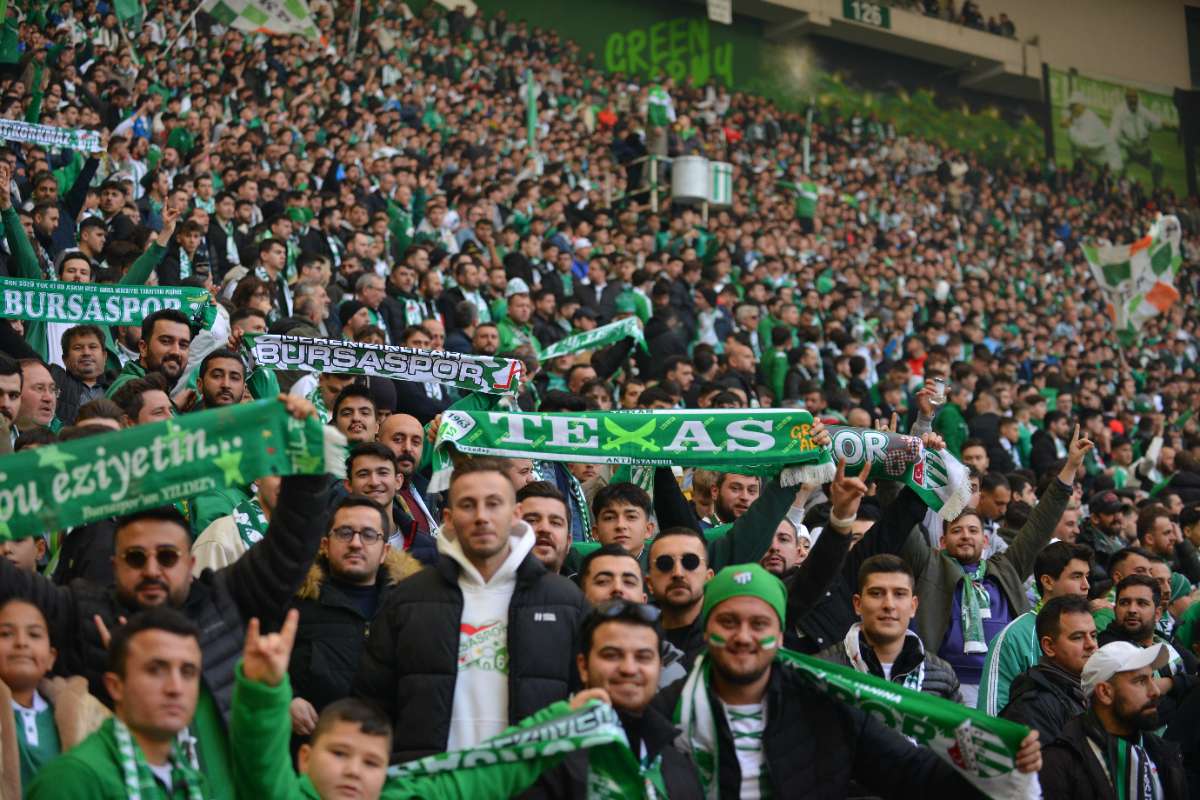 (FOTO GALERİ) BURSASPOR-DÜZCE MAÇINDAN TARAFTAR FOTOĞRAFLARI