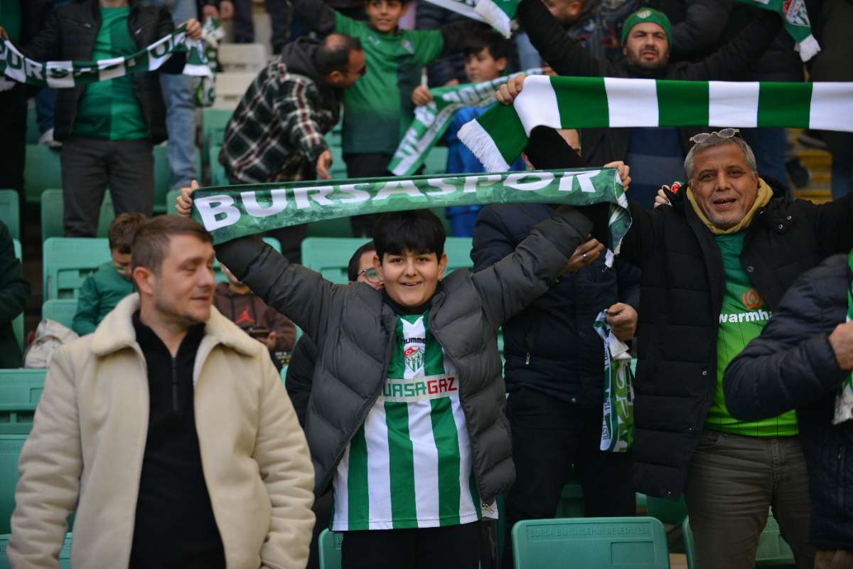 (FOTO GALERİ) BURSASPOR-DÜZCE MAÇINDAN TARAFTAR FOTOĞRAFLARI