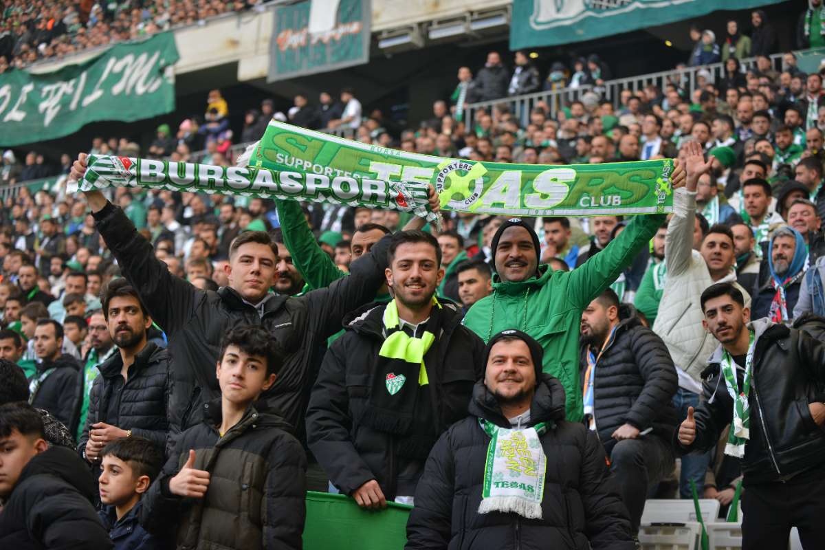 (FOTO GALERİ) BURSASPOR-DÜZCE MAÇINDAN TARAFTAR FOTOĞRAFLARI