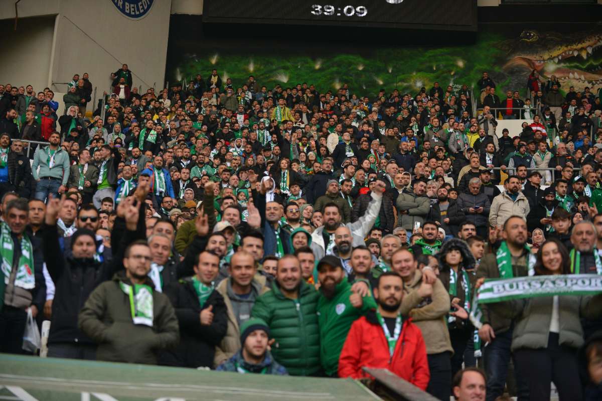 (FOTO GALERİ) BURSASPOR-DÜZCE MAÇINDAN TARAFTAR FOTOĞRAFLARI