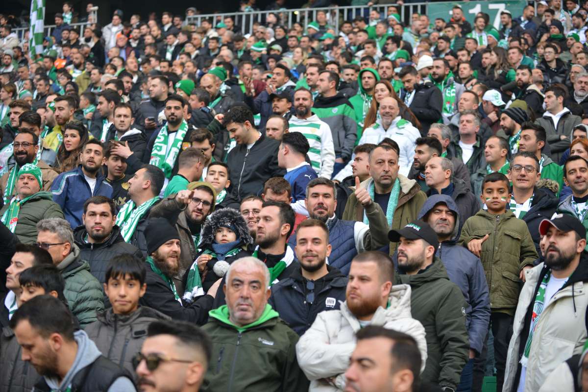 (FOTO GALERİ) BURSASPOR-DÜZCE MAÇINDAN TARAFTAR FOTOĞRAFLARI