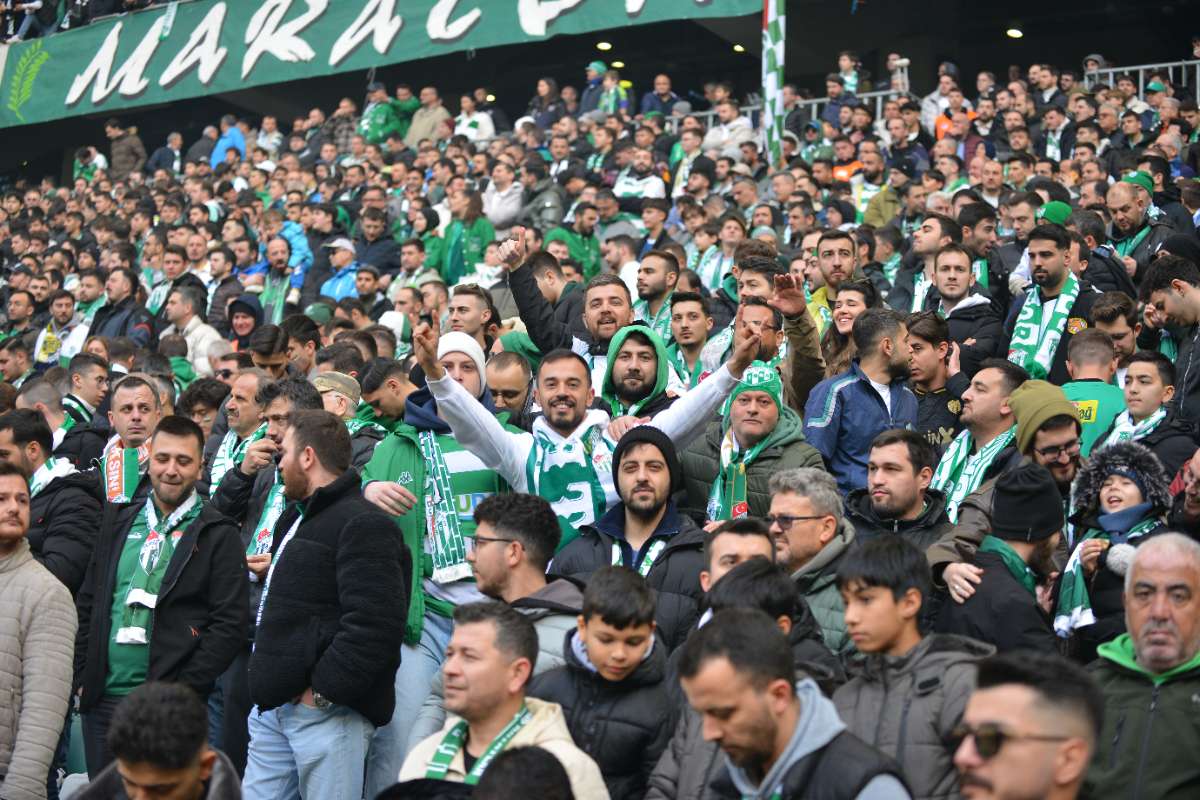 (FOTO GALERİ) BURSASPOR-DÜZCE MAÇINDAN TARAFTAR FOTOĞRAFLARI