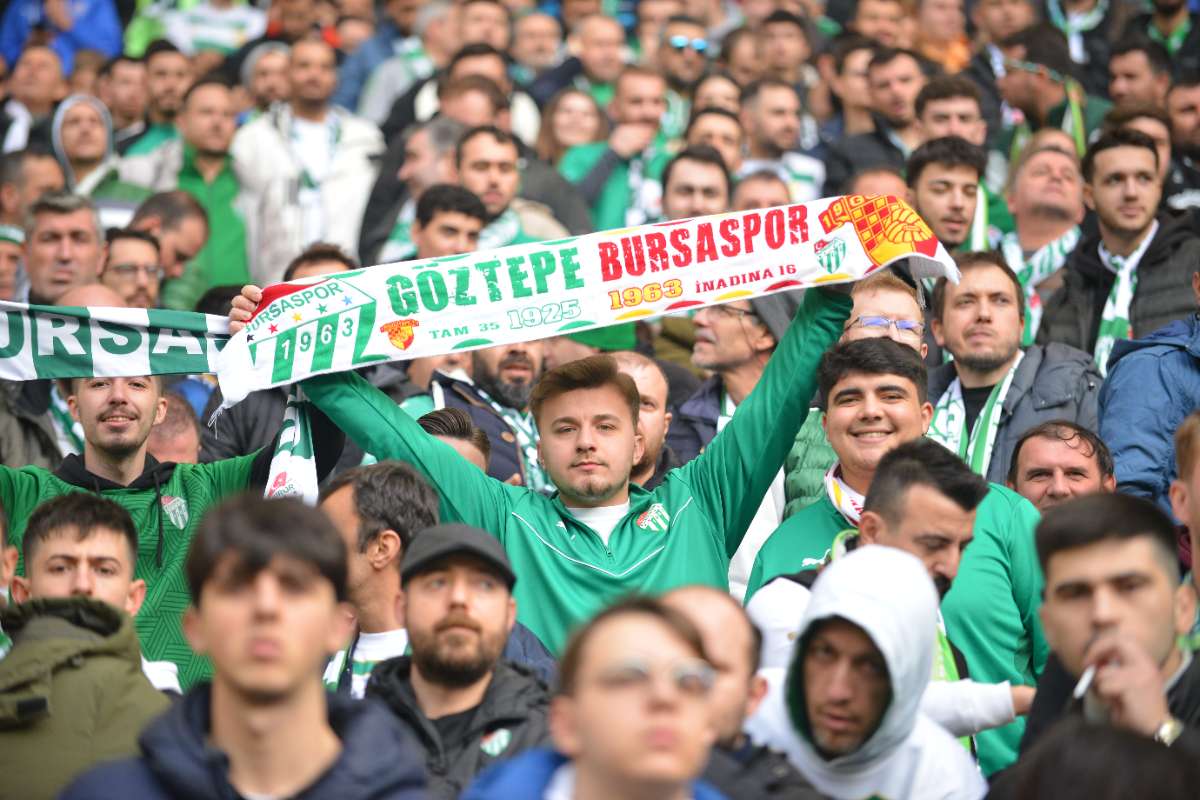 (FOTO GALERİ) BURSASPOR-DÜZCE MAÇINDAN TARAFTAR FOTOĞRAFLARI