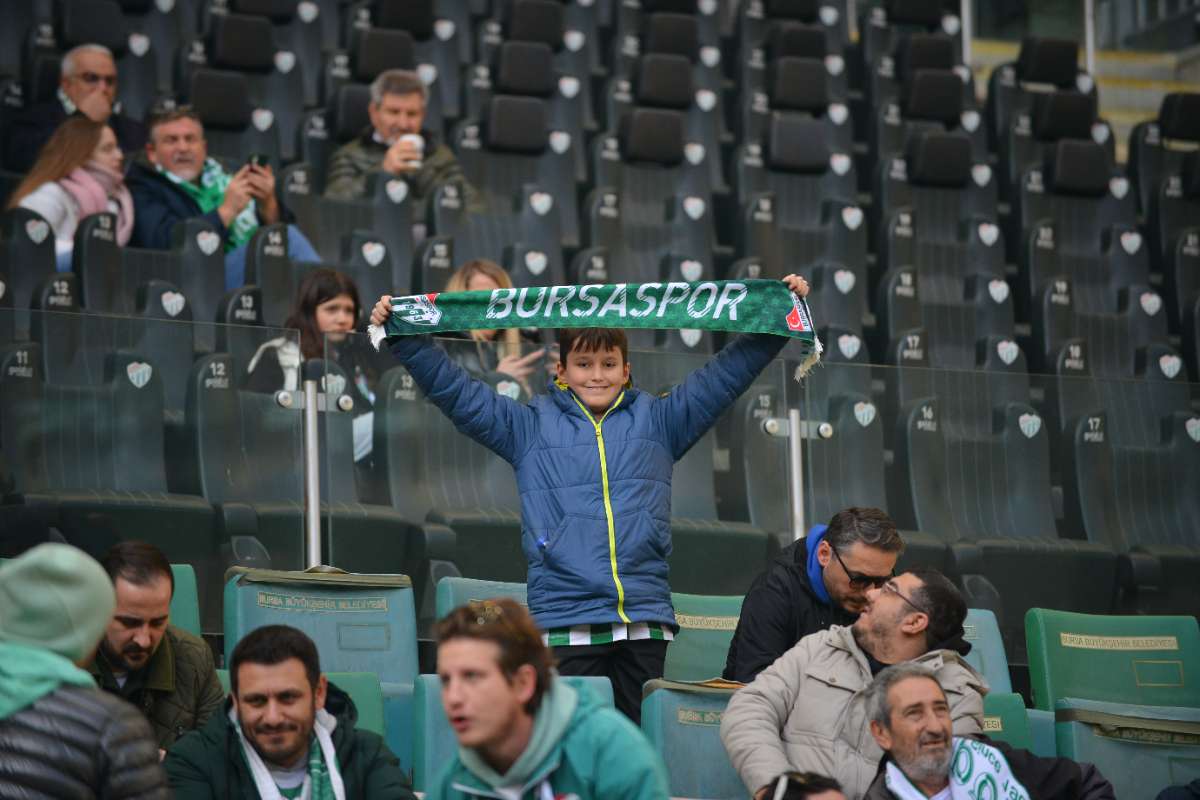 (FOTO GALERİ) BURSASPOR-DÜZCE MAÇINDAN TARAFTAR FOTOĞRAFLARI