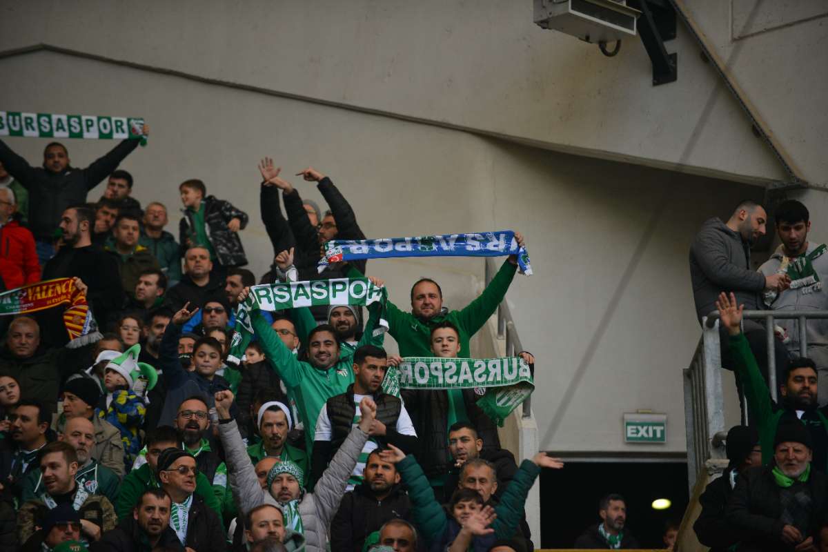 (FOTO GALERİ) BURSASPOR-DÜZCE MAÇINDAN TARAFTAR FOTOĞRAFLARI
