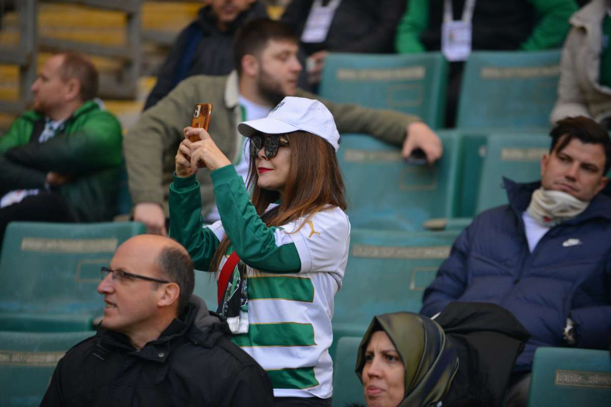 (FOTO GALERİ) BURSASPOR-DÜZCE MAÇINDAN TARAFTAR FOTOĞRAFLARI