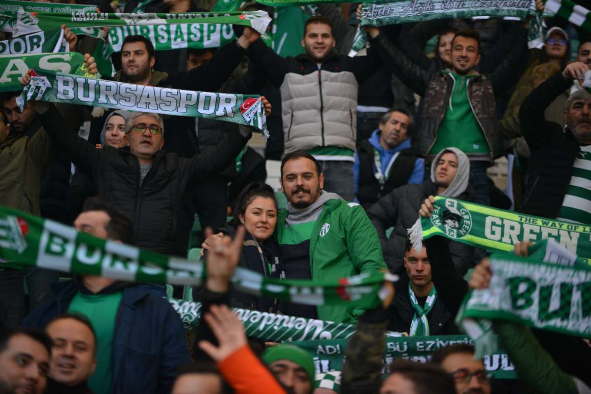 (FOTO GALERİ) BURSASPOR-DÜZCE MAÇINDAN TARAFTAR FOTOĞRAFLARI
