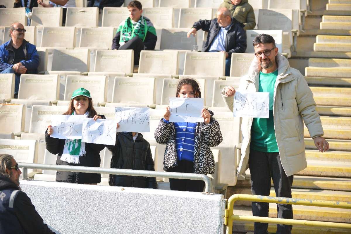 (FOTO GALERİ) BURSASPOR-DÜZCE MAÇINDAN TARAFTAR FOTOĞRAFLARI