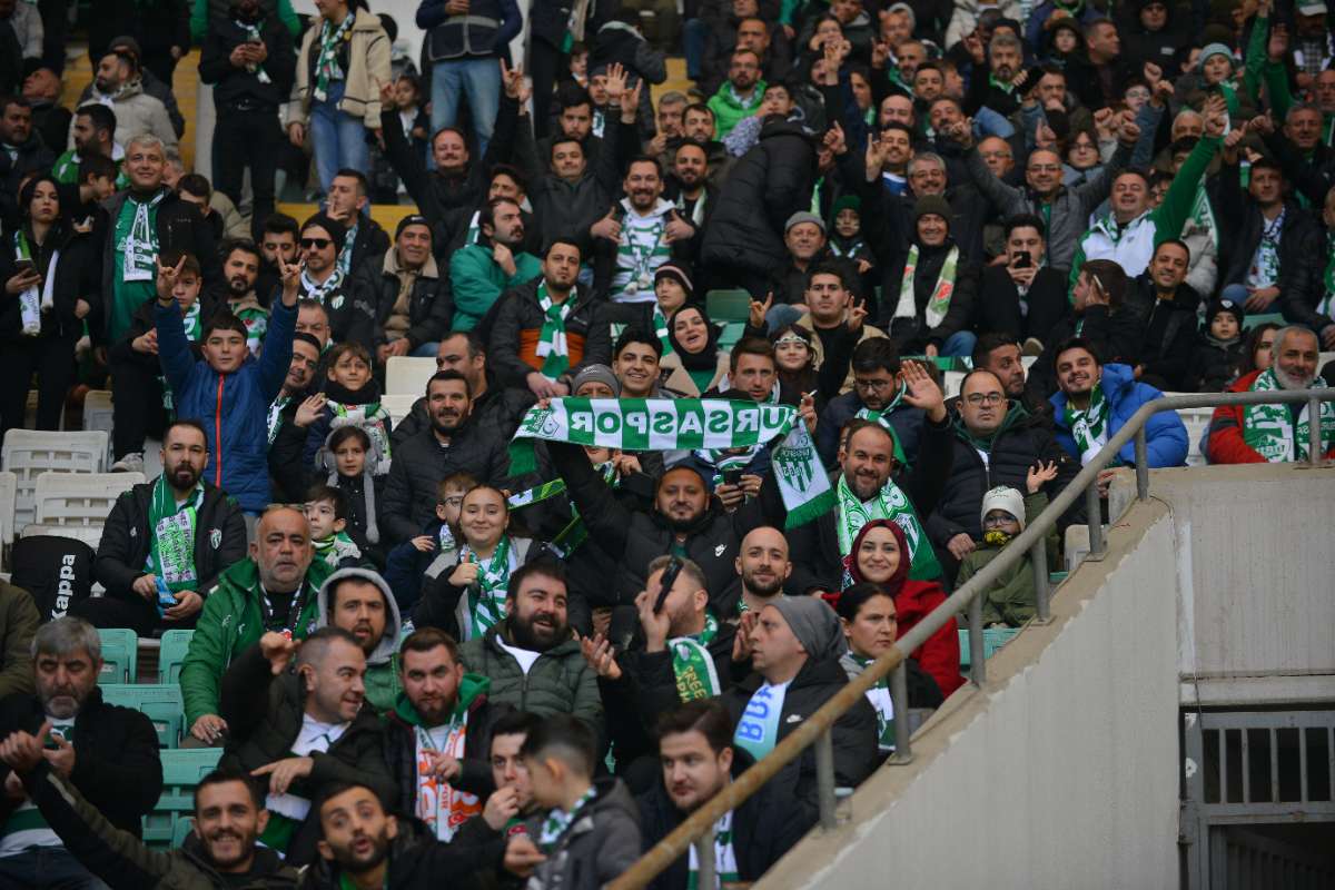 (FOTO GALERİ) BURSASPOR-DÜZCE MAÇINDAN TARAFTAR FOTOĞRAFLARI