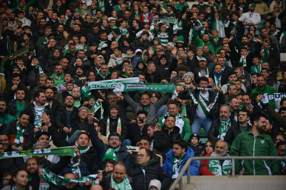 (FOTO GALERİ) BURSASPOR-DÜZCE MAÇINDAN TARAFTAR FOTOĞRAFLARI