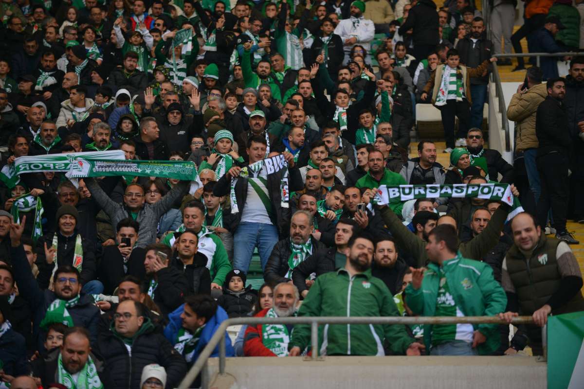 (FOTO GALERİ) BURSASPOR-DÜZCE MAÇINDAN TARAFTAR FOTOĞRAFLARI
