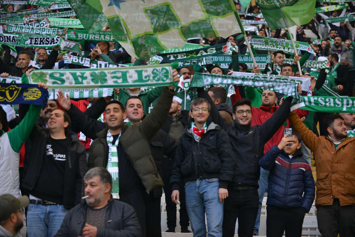 (FOTO GALERİ) BURSASPOR-DÜZCE MAÇINDAN TARAFTAR FOTOĞRAFLARI
