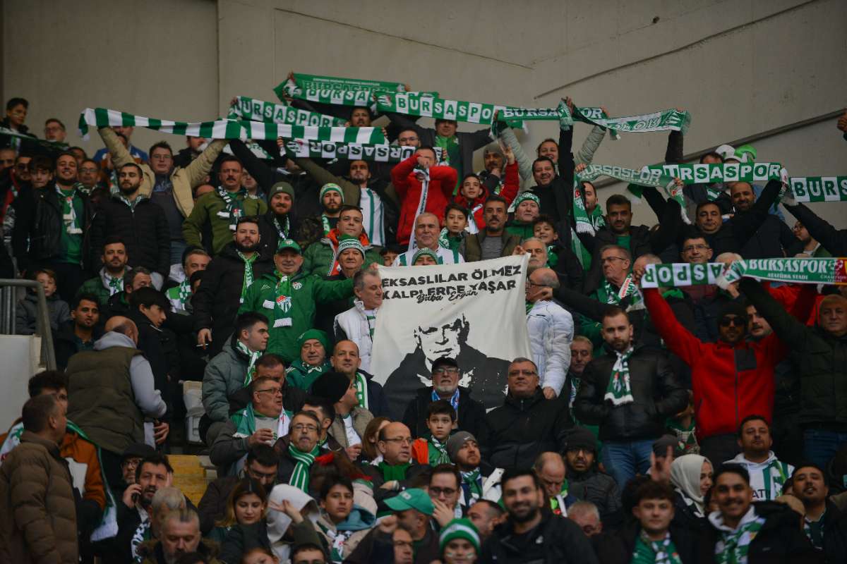 (FOTO GALERİ) BURSASPOR-DÜZCE MAÇINDAN TARAFTAR FOTOĞRAFLARI