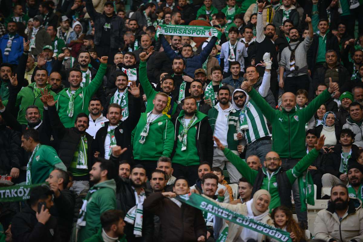 (FOTO GALERİ) BURSASPOR-DÜZCE MAÇINDAN TARAFTAR FOTOĞRAFLARI