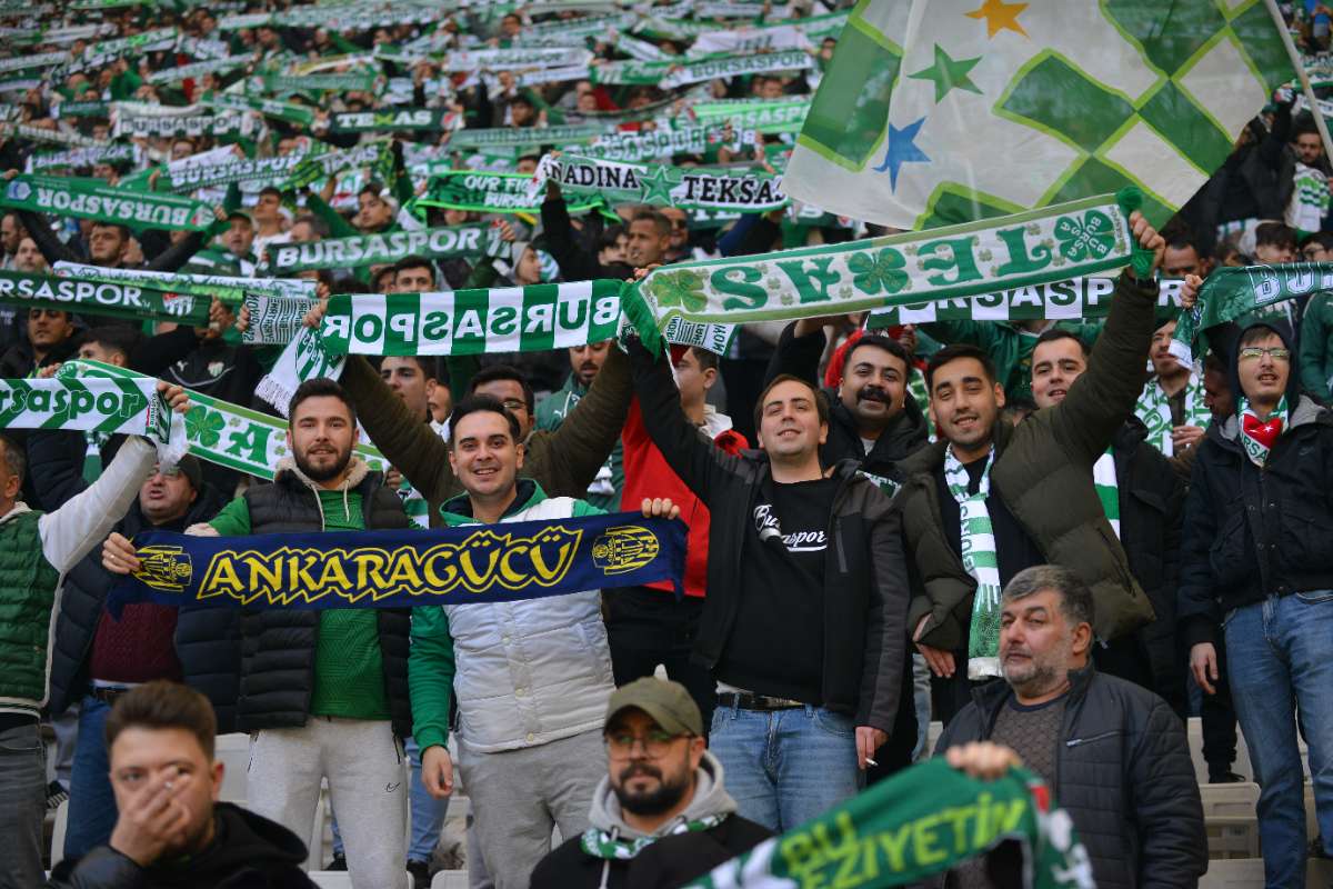 (FOTO GALERİ) BURSASPOR-DÜZCE MAÇINDAN TARAFTAR FOTOĞRAFLARI
