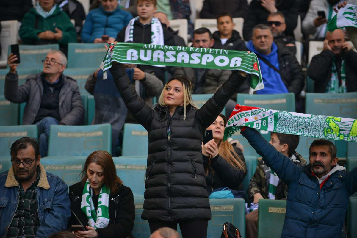 (FOTO GALERİ) BURSASPOR-DÜZCE MAÇINDAN TARAFTAR FOTOĞRAFLARI