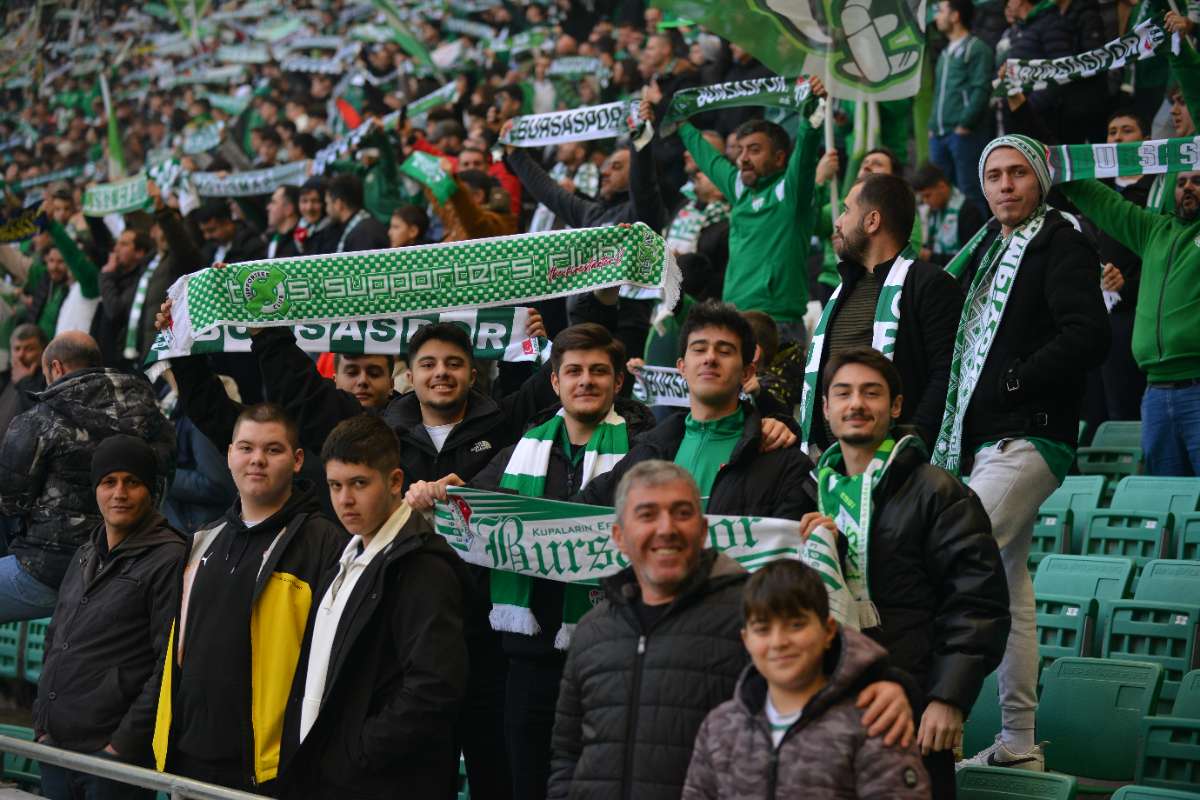 (FOTO GALERİ) BURSASPOR-DÜZCE MAÇINDAN TARAFTAR FOTOĞRAFLARI