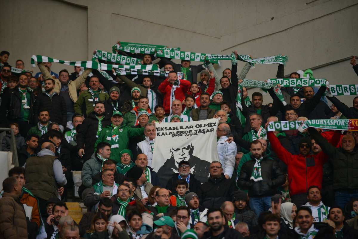 (FOTO GALERİ) BURSASPOR-DÜZCE MAÇINDAN TARAFTAR FOTOĞRAFLARI