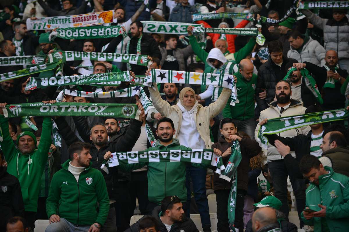 (FOTO GALERİ) BURSASPOR-DÜZCE MAÇINDAN TARAFTAR FOTOĞRAFLARI