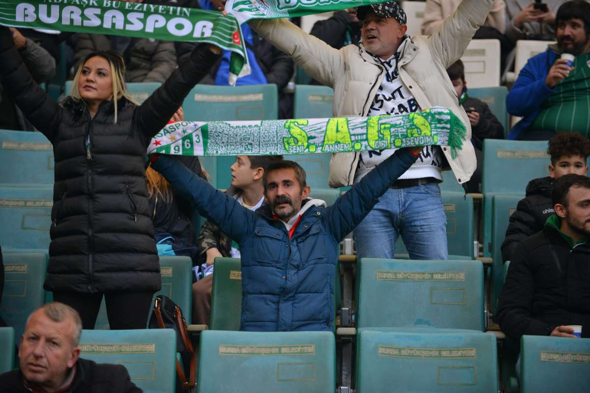 (FOTO GALERİ) BURSASPOR-DÜZCE MAÇINDAN TARAFTAR FOTOĞRAFLARI