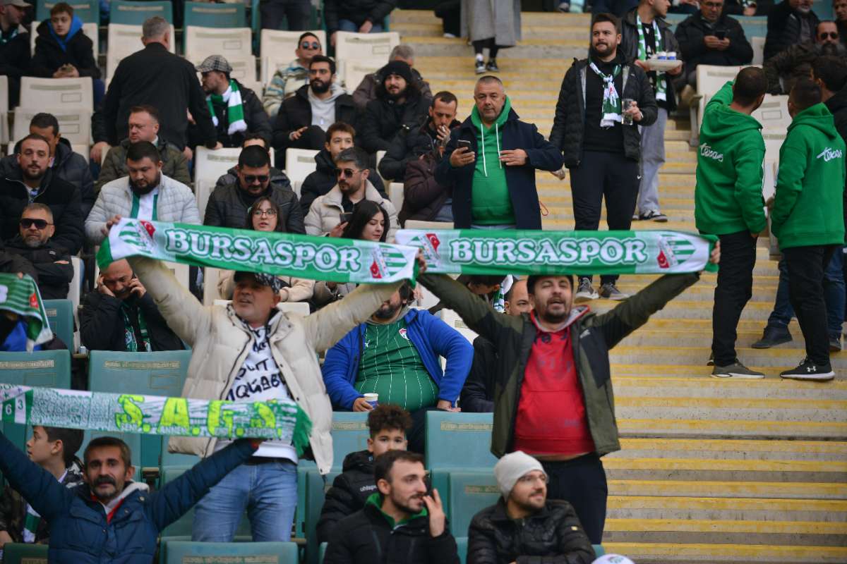 (FOTO GALERİ) BURSASPOR-DÜZCE MAÇINDAN TARAFTAR FOTOĞRAFLARI