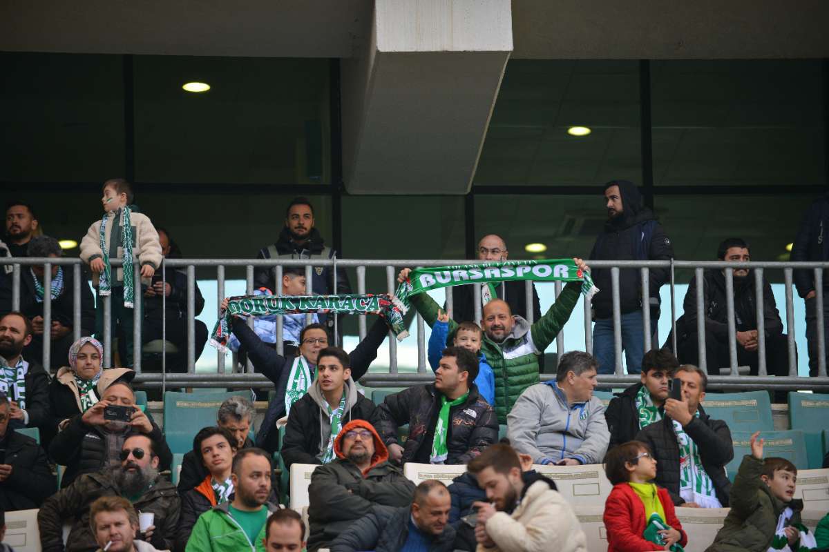 (FOTO GALERİ) BURSASPOR-DÜZCE MAÇINDAN TARAFTAR FOTOĞRAFLARI