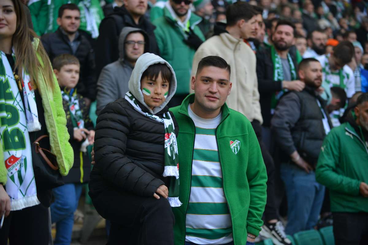 (FOTO GALERİ) BURSASPOR-DÜZCE MAÇINDAN TARAFTAR FOTOĞRAFLARI