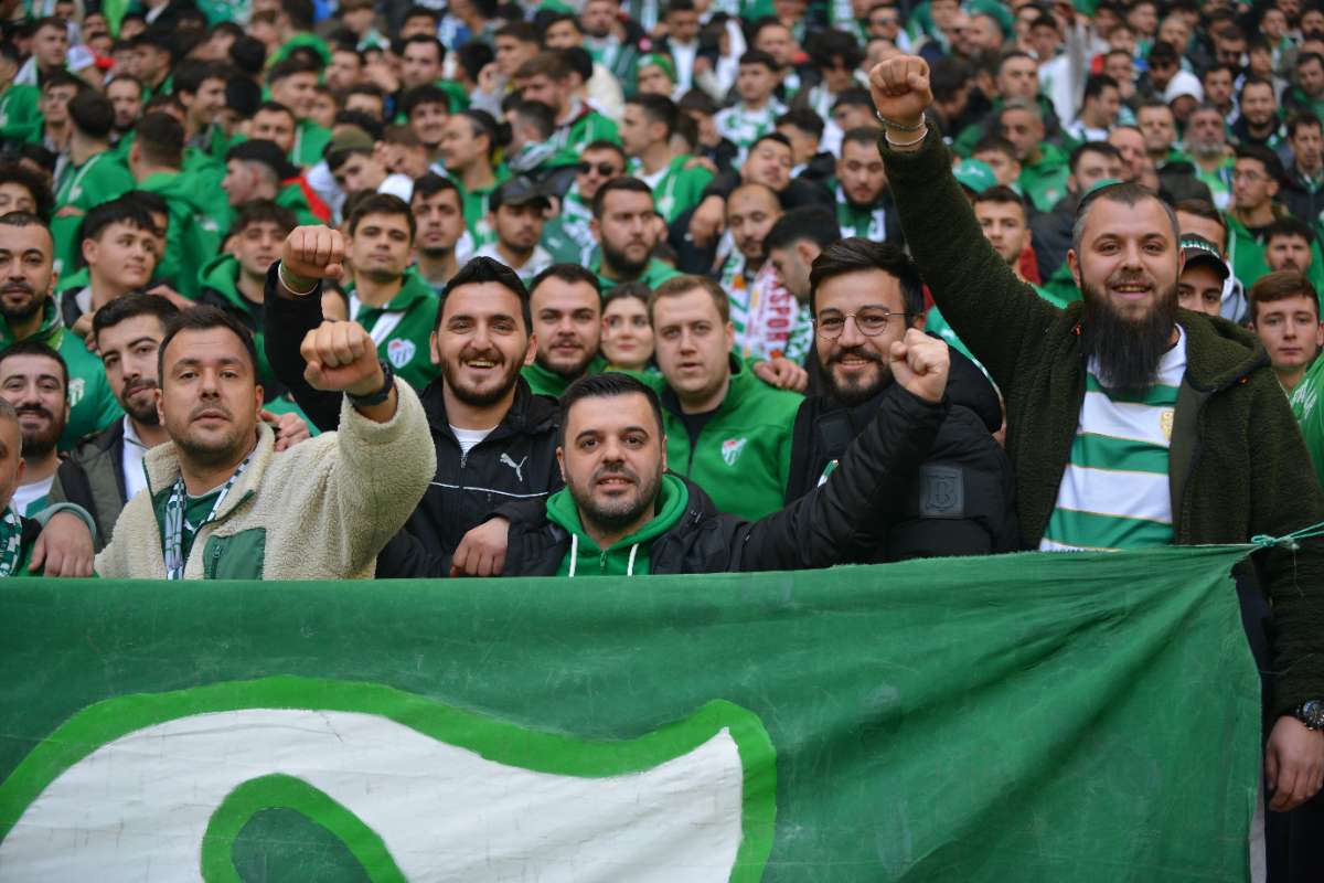 (FOTO GALERİ) BURSASPOR-DÜZCE MAÇINDAN TARAFTAR FOTOĞRAFLARI