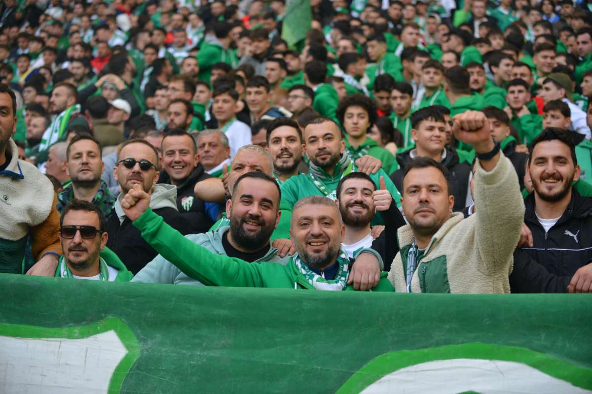 (FOTO GALERİ) BURSASPOR-DÜZCE MAÇINDAN TARAFTAR FOTOĞRAFLARI