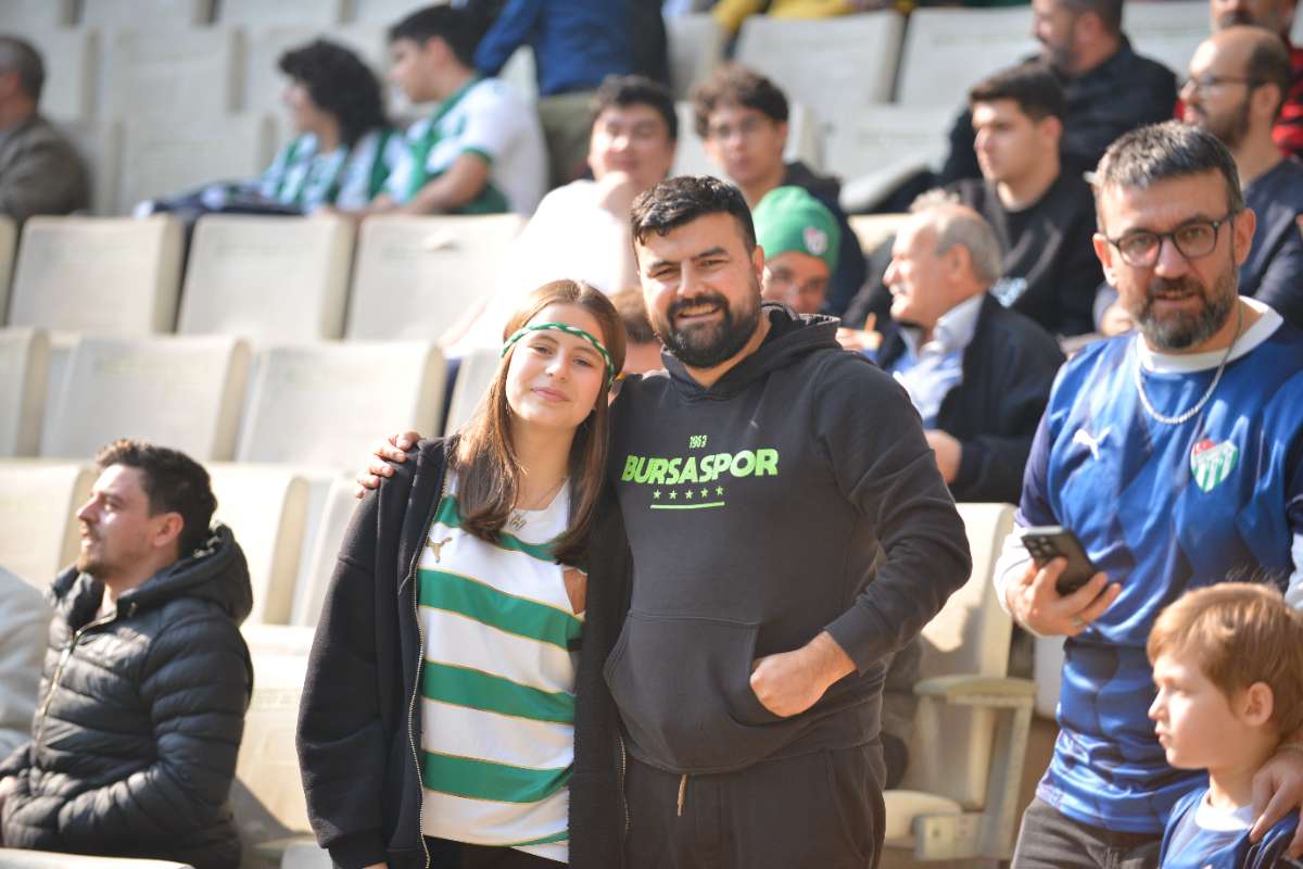 (FOTO GALERİ) BURSASPOR-ERGENE VELİMEŞESPOR MAÇINDAN TARAFTAR FOTOĞRAFLARI