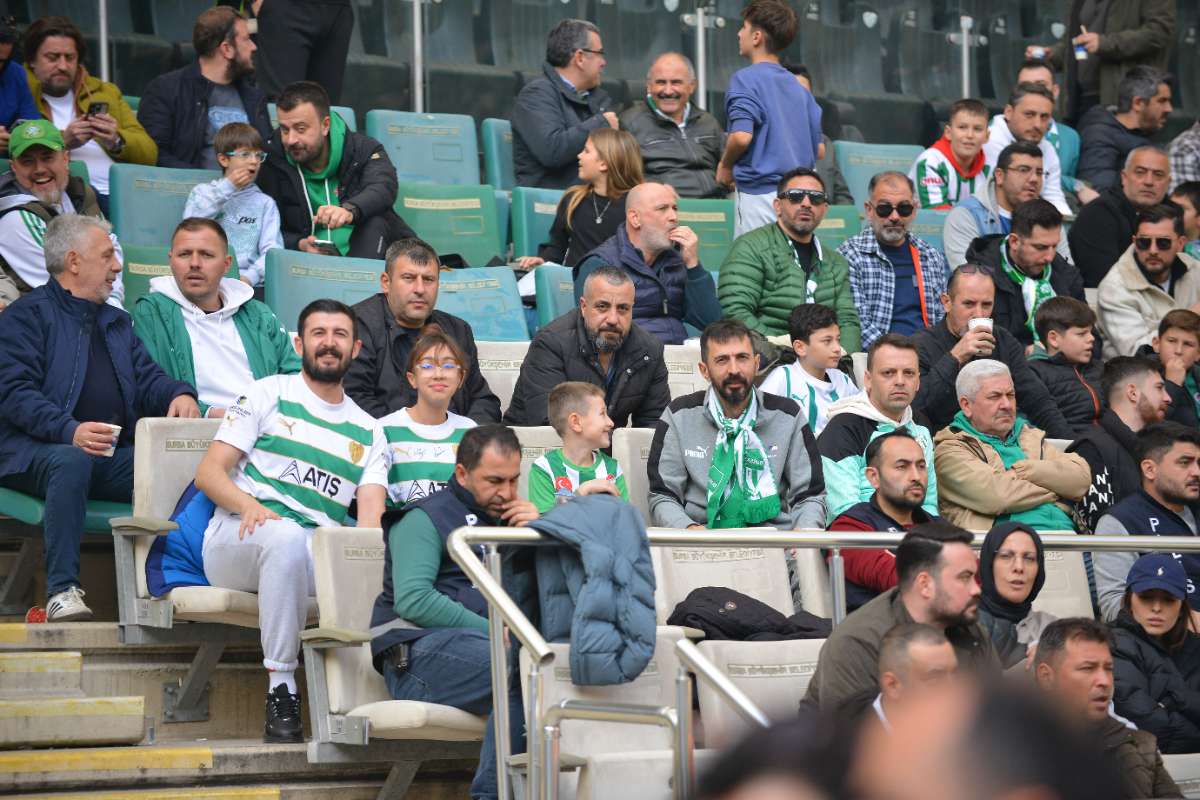 (FOTO GALERİ) BURSASPOR-ERGENE VELİMEŞESPOR MAÇINDAN TARAFTAR FOTOĞRAFLARI