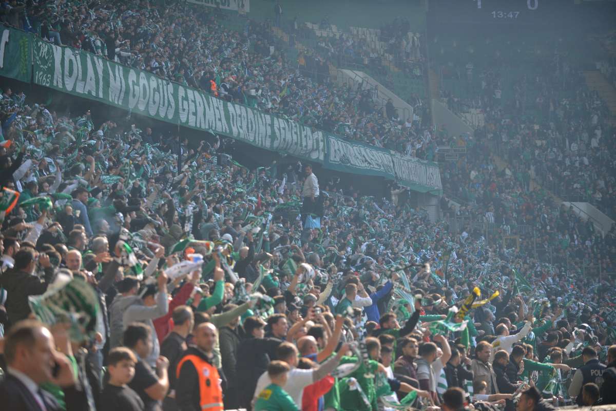 (FOTO GALERİ) BURSASPOR-ERGENE VELİMEŞESPOR MAÇINDAN TARAFTAR FOTOĞRAFLARI