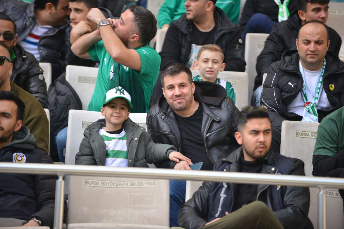 (FOTO GALERİ) BURSASPOR-ERGENE VELİMEŞESPOR MAÇINDAN TARAFTAR FOTOĞRAFLARI